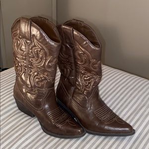 Falls Creek Size 7 Brown Cowboy style boot